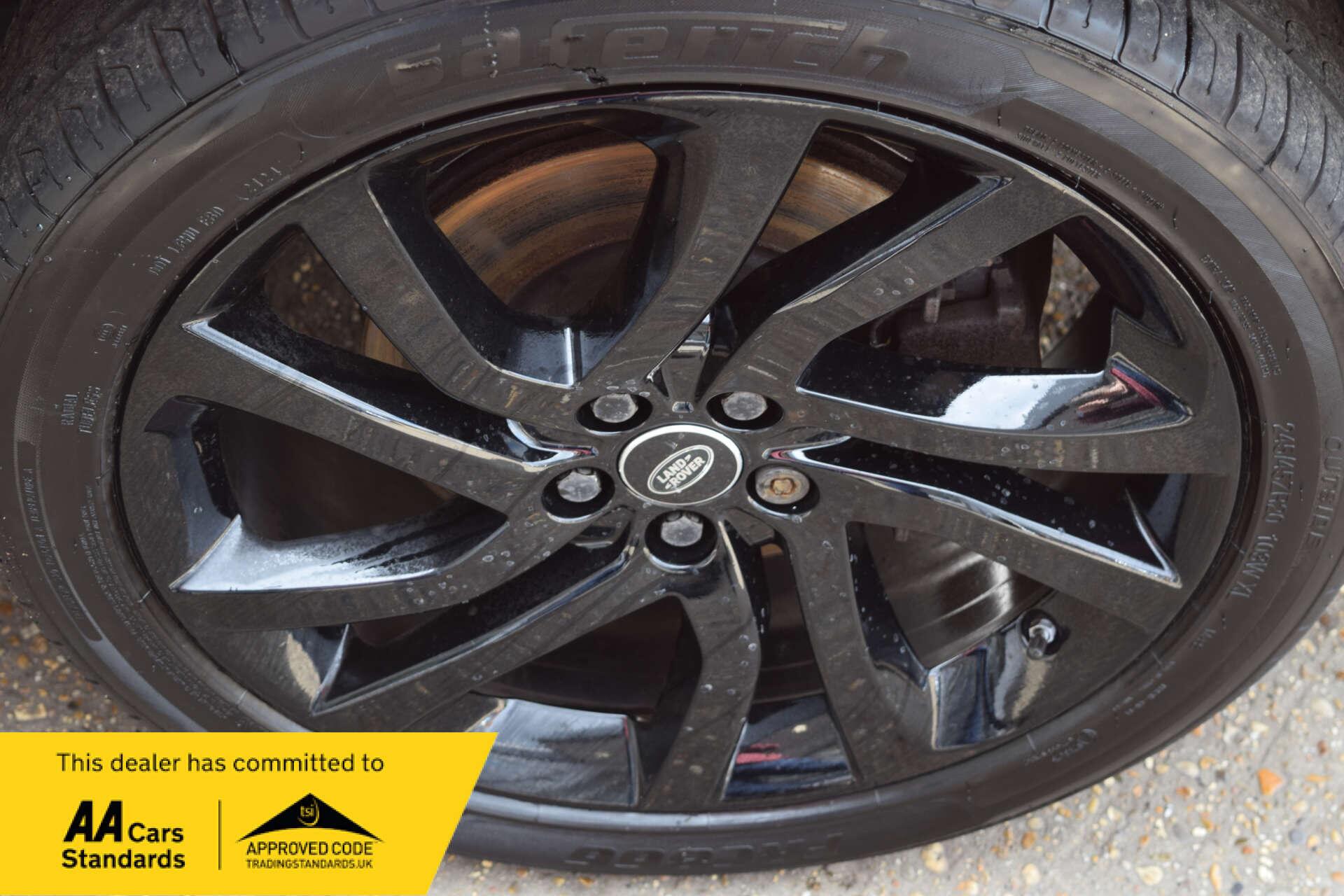 Land Rover Discovery Sport view 20