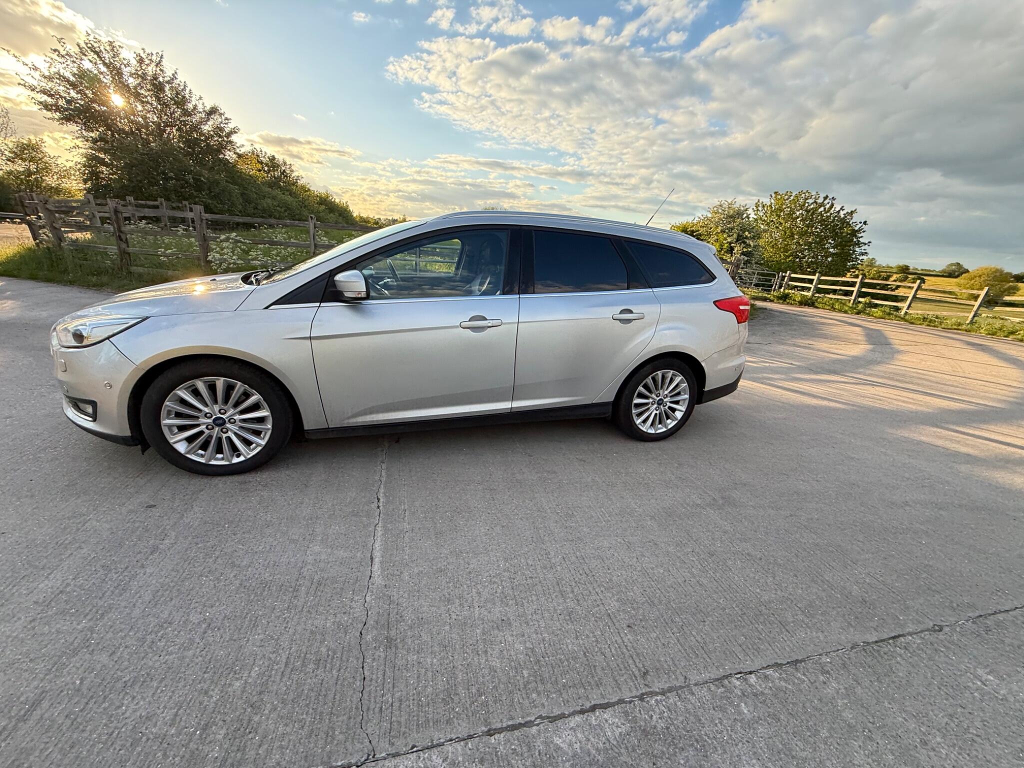 Ford Focus 1.5T EcoBoost Titanium X Euro 6 (s/s) 5dr — photo 17 of 126