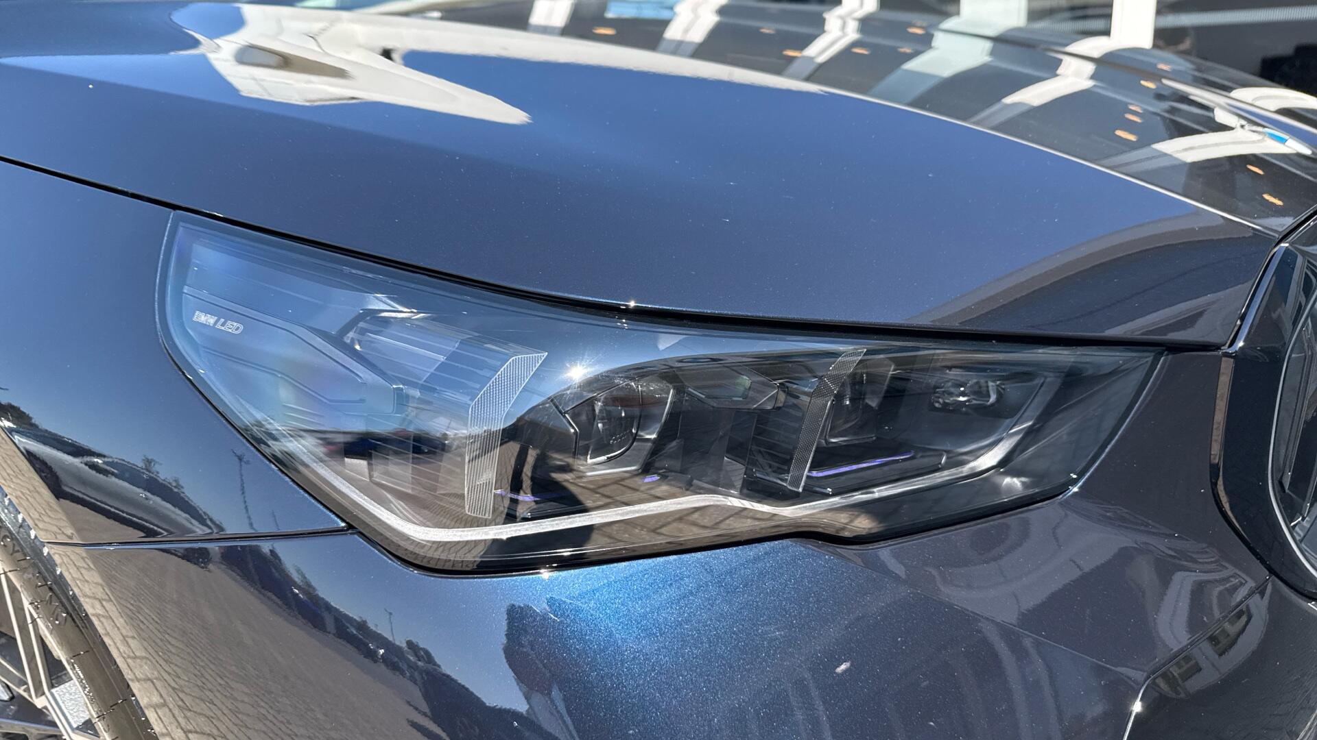 BMW 5 Series view 22