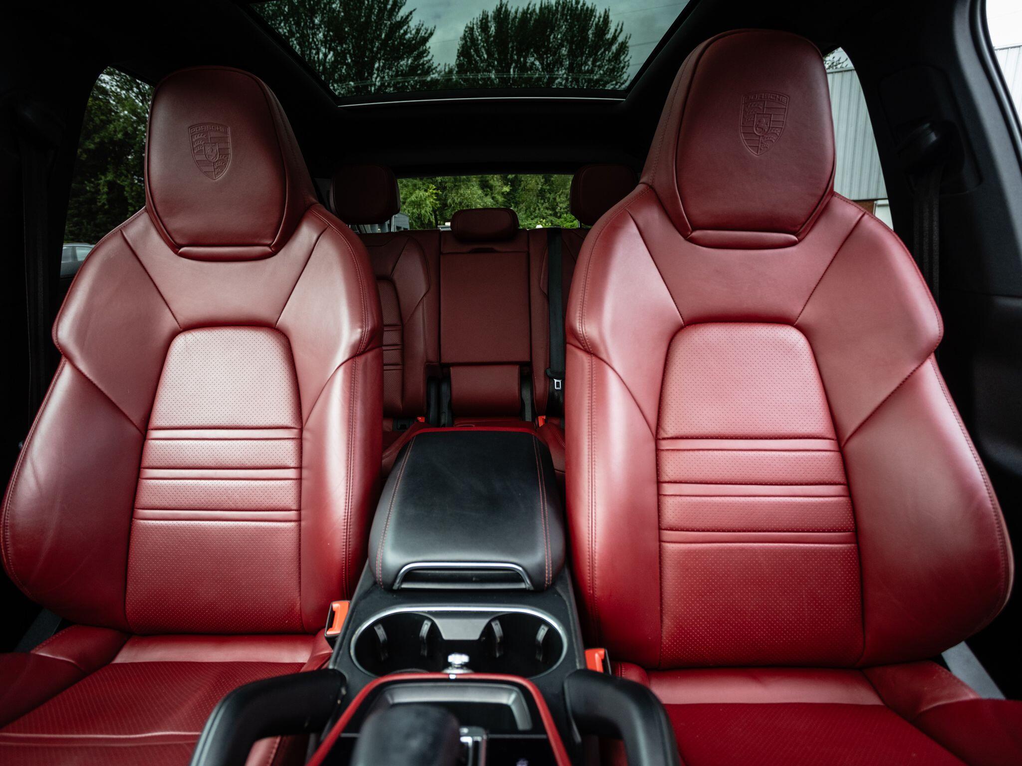 Porsche Cayenne view 32