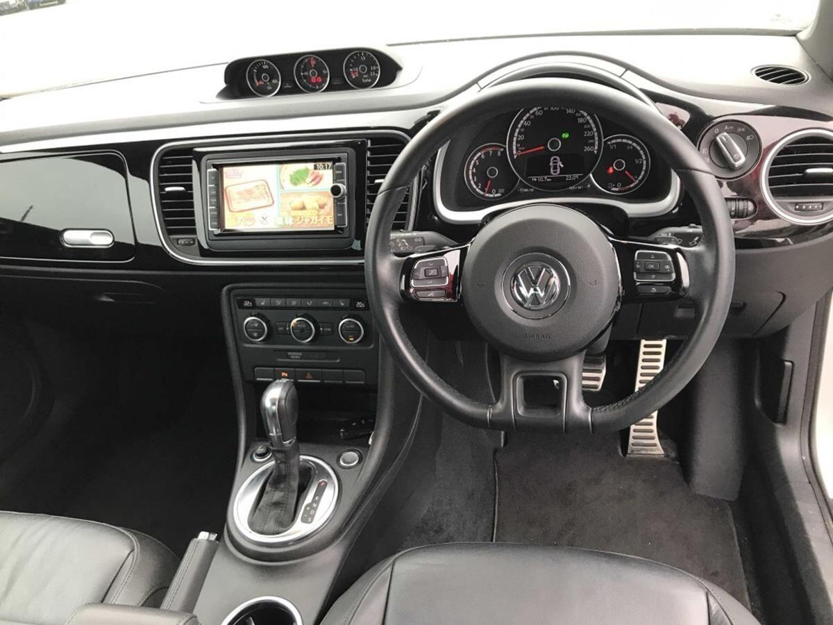 Volkswagen Beetle view 11