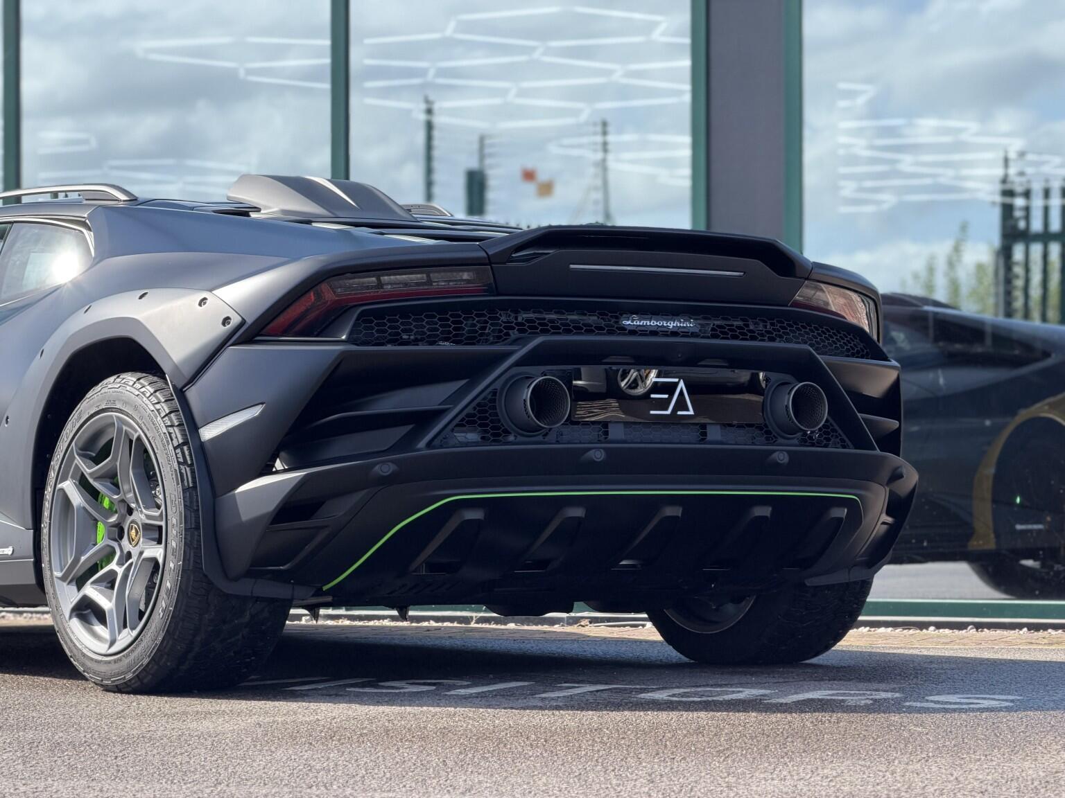 Lamborghini Huracan view 27