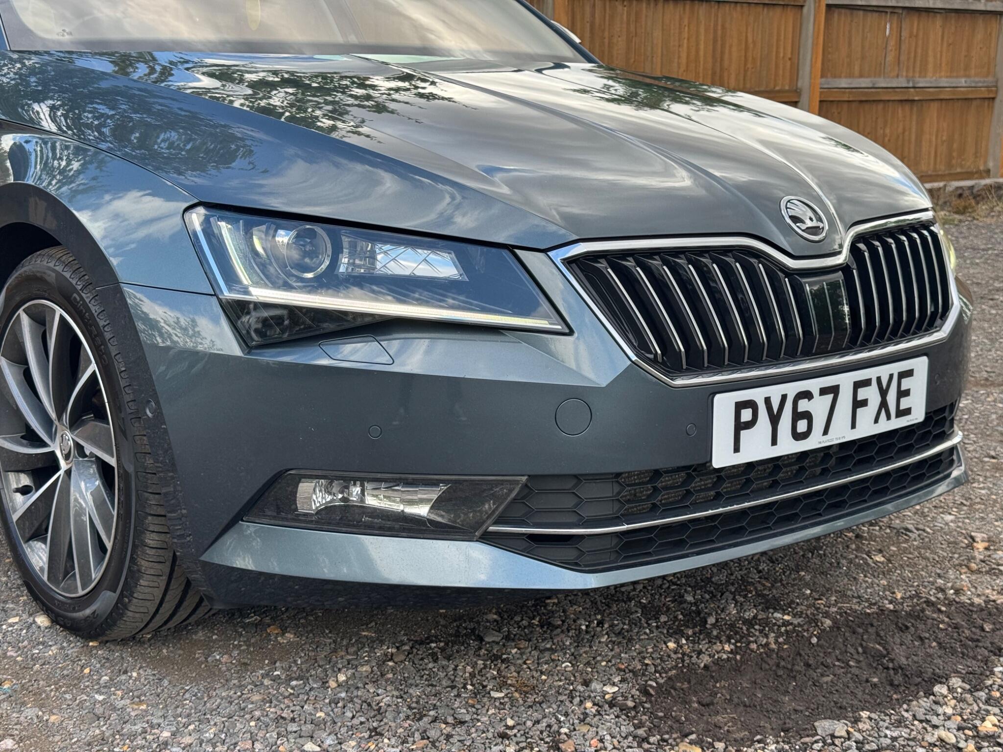 Skoda Superb view 5