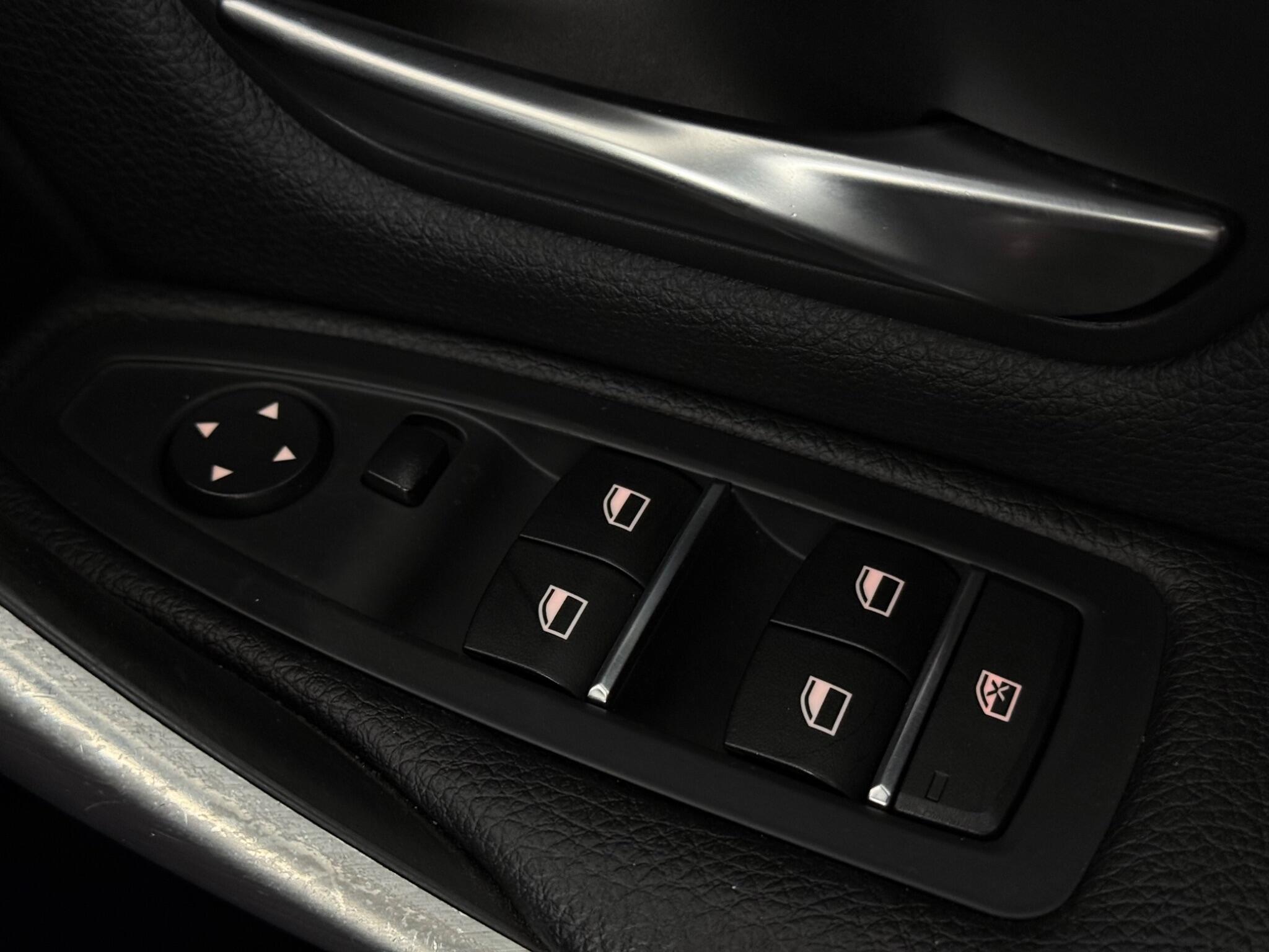 BMW 3 Series view 18