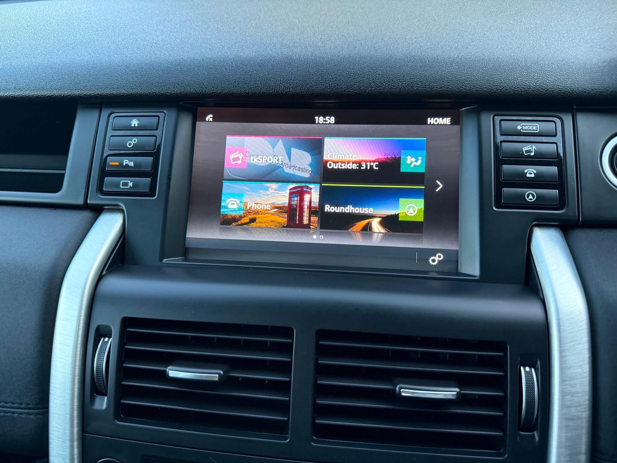 Land Rover Discovery Sport view 15