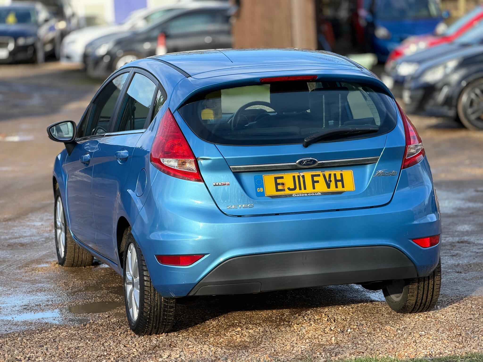 2011 Ford Fiesta 1.4 TDCi DPF Zetec 5dr image 10