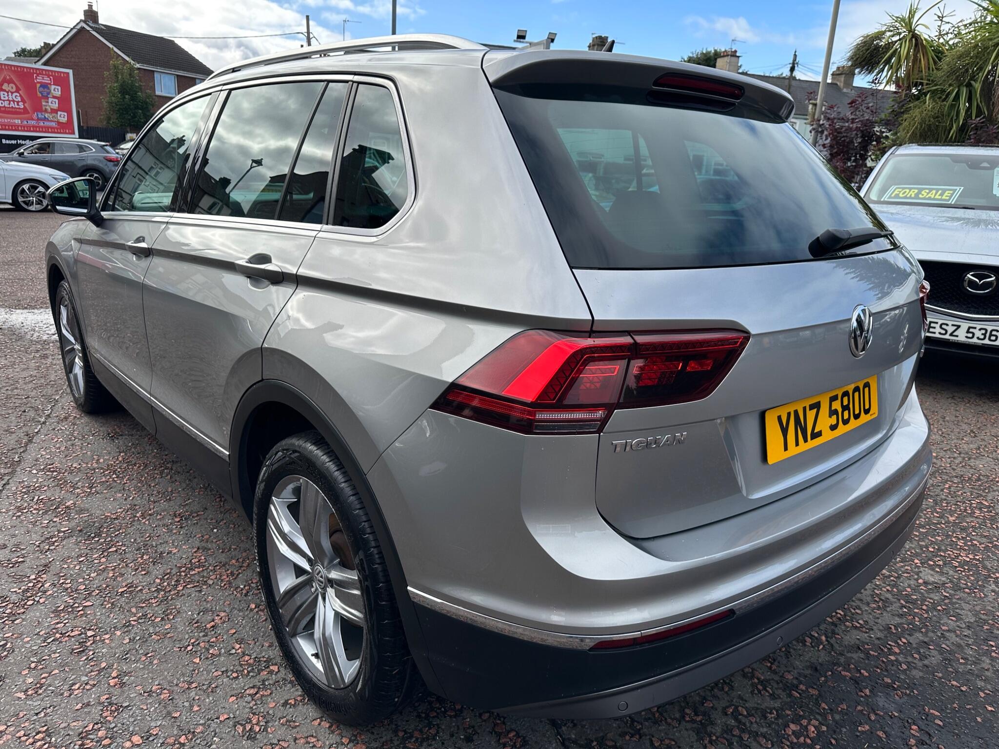 Volkswagen Tiguan view 3