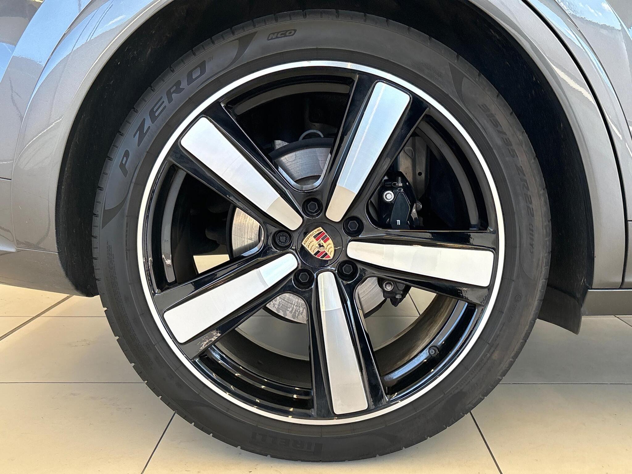 Porsche Cayenne view 24