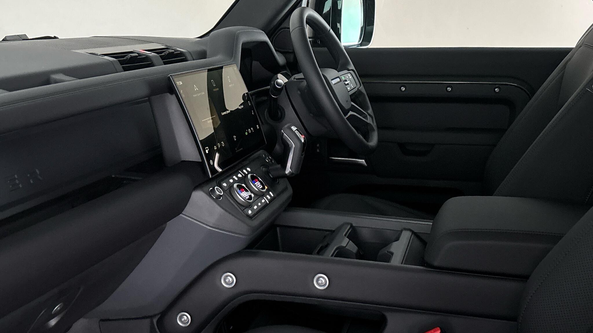 Land Rover Defender view 22