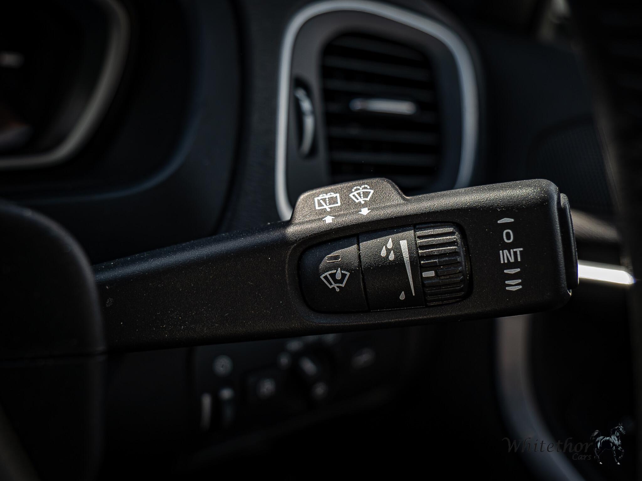 Volvo V40 view 16