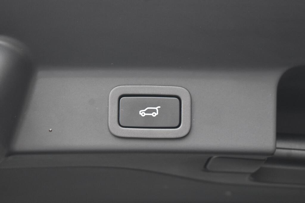 Jaguar F-Pace view 50