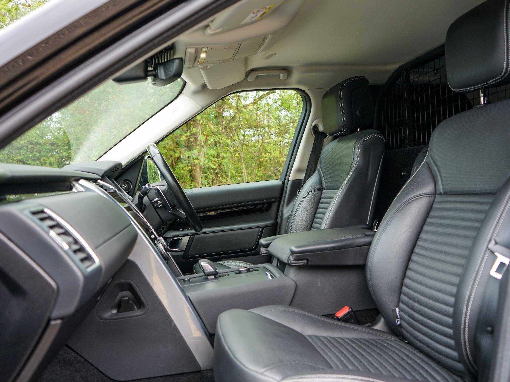 Land Rover Discovery 3 view 12