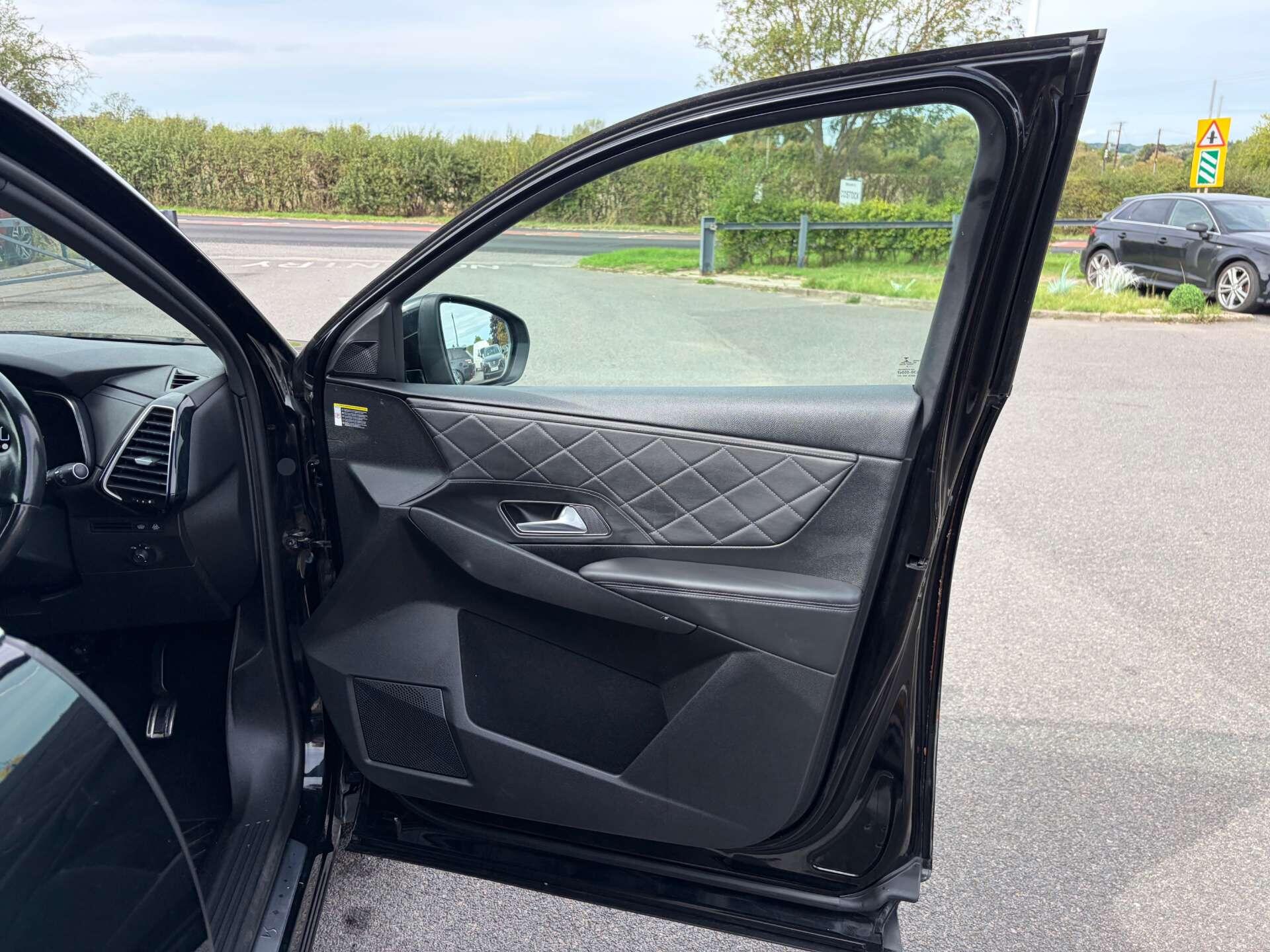 DS Automobiles DS 7 Crossback view 29