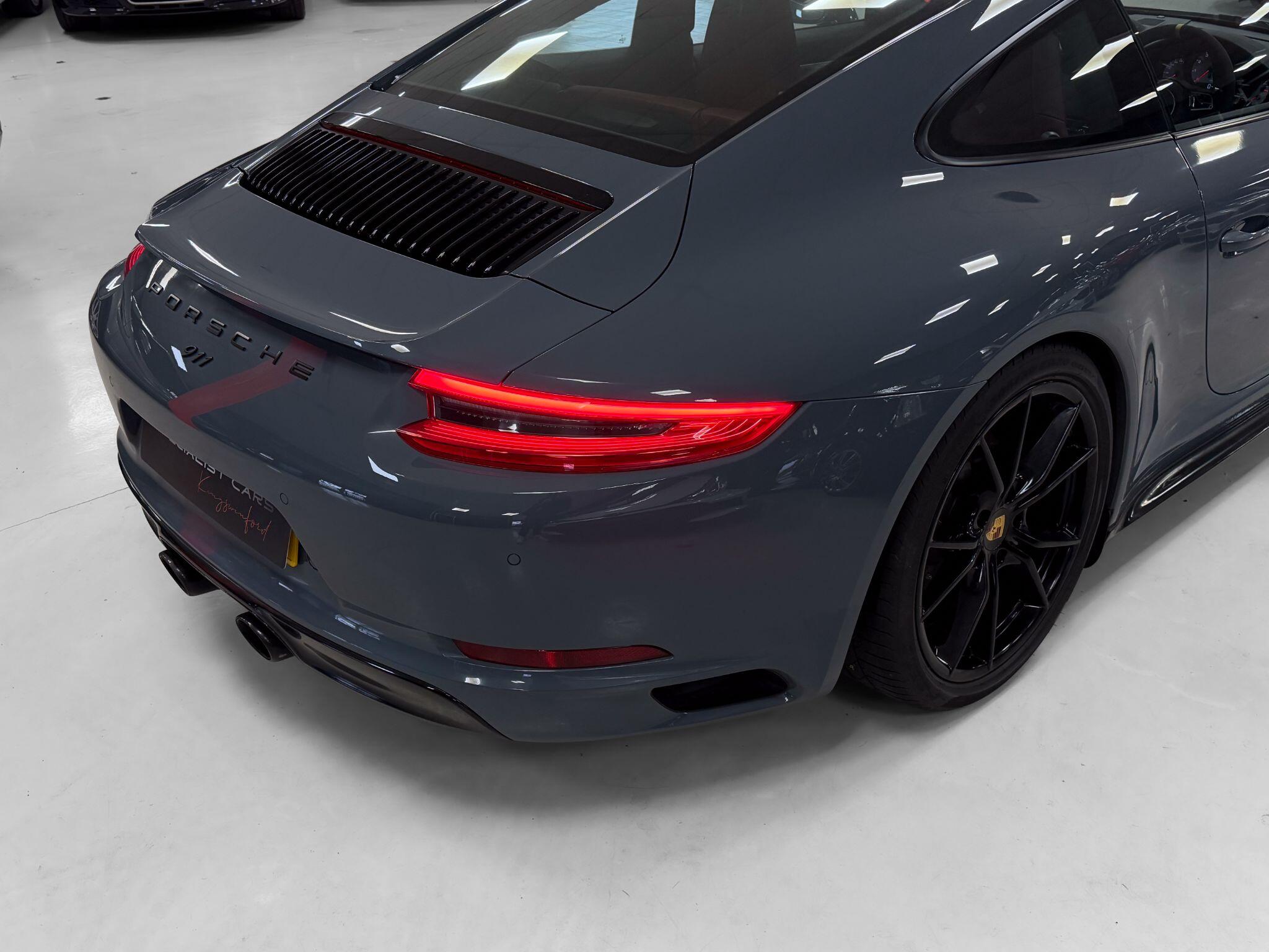 Porsche 911 view 46