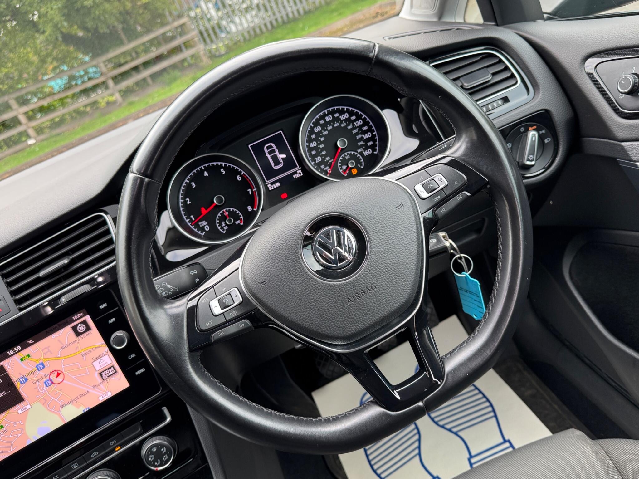 Volkswagen Golf view 30