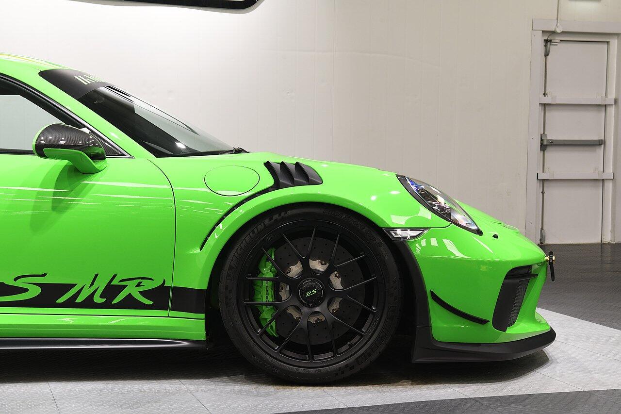 Porsche 911 view 38