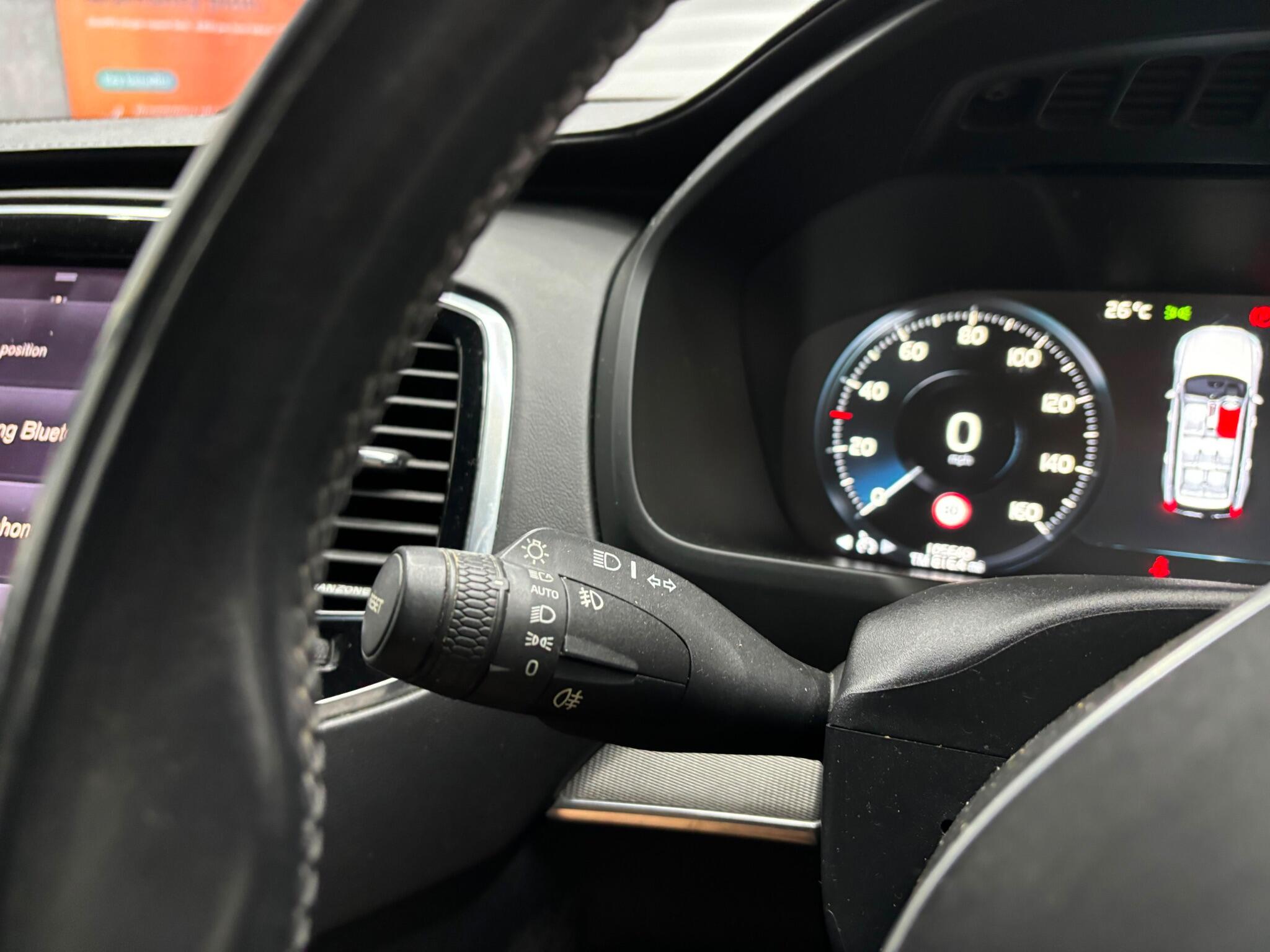 Volvo XC90 view 10