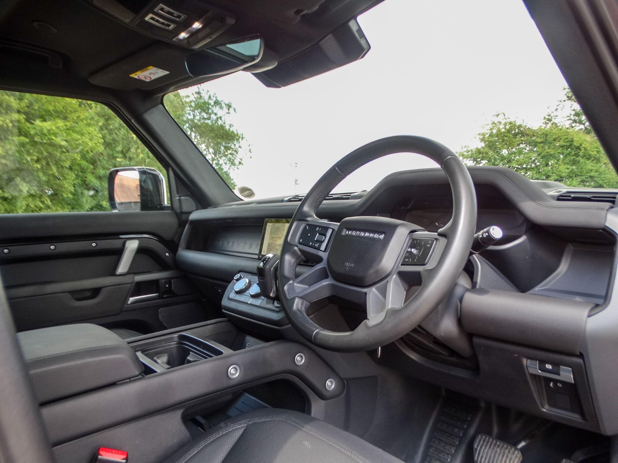 Land Rover Defender view 19