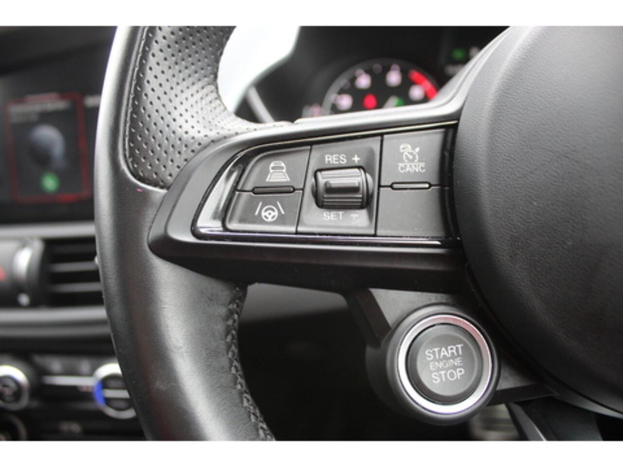 Alfa Romeo Giulia view 33