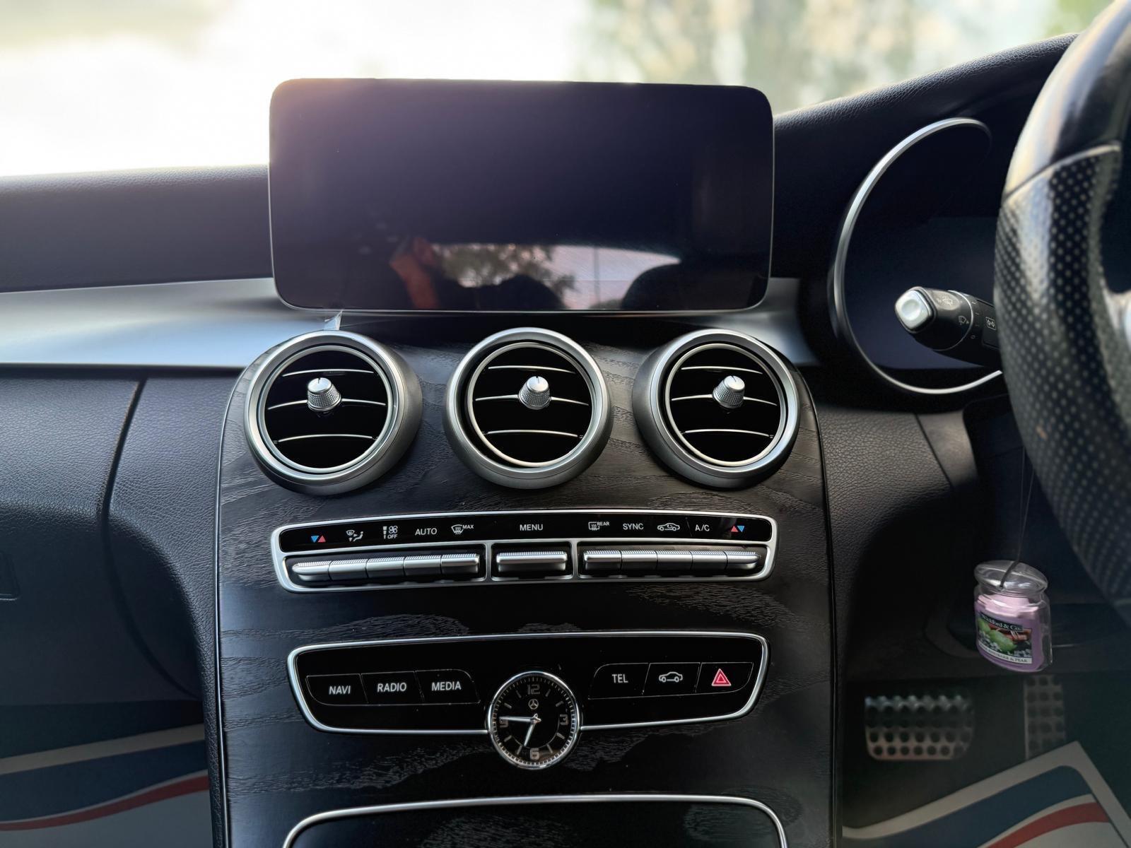 Mercedes-Benz C-Class view 28