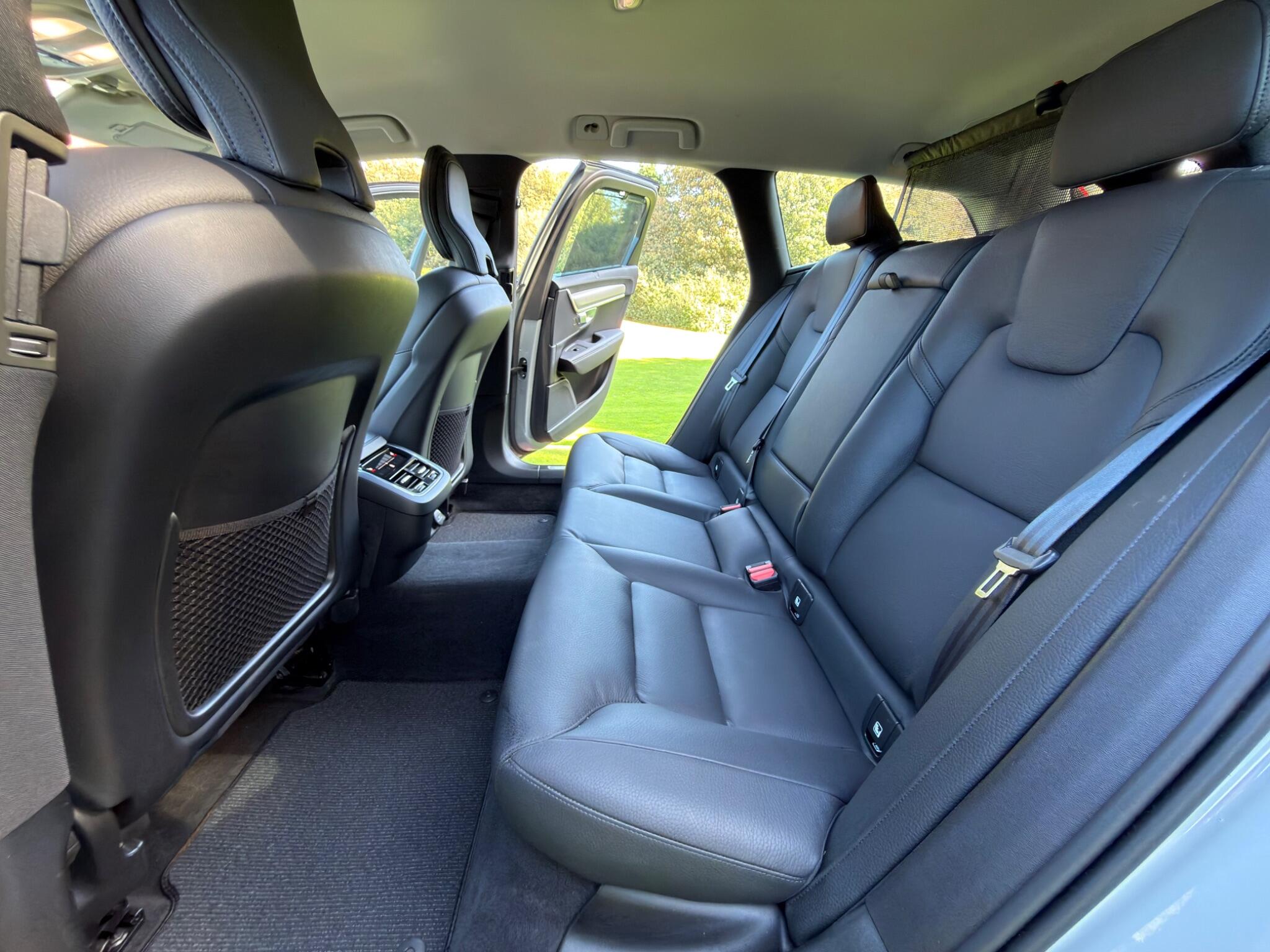 Volvo V90 Cross Country view 19
