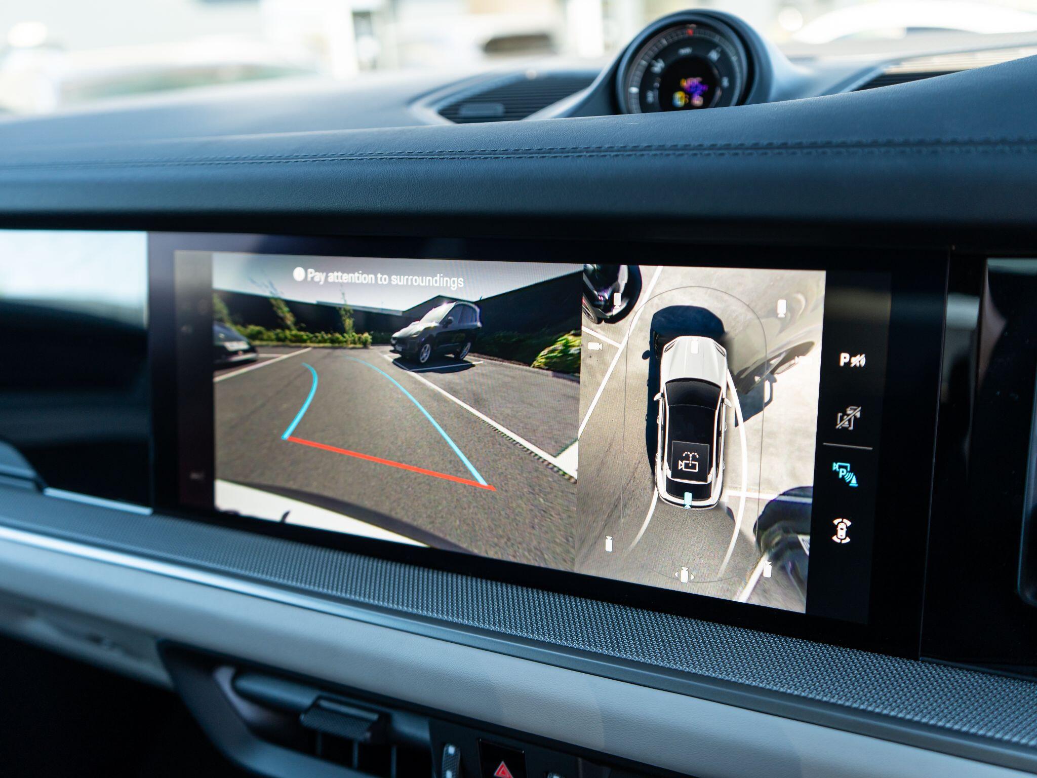 Porsche Cayenne view 40