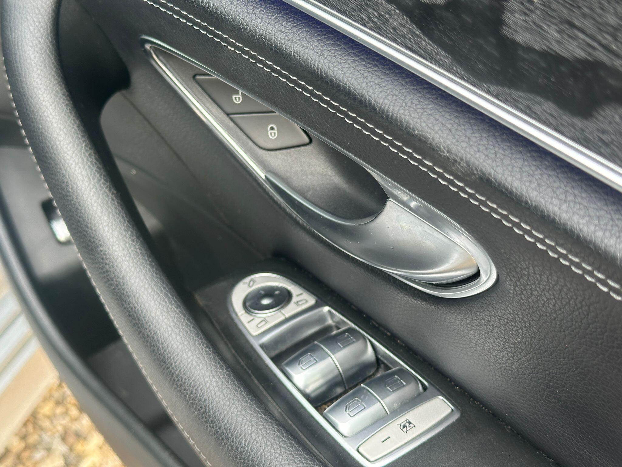 Mercedes-Benz E Class view 28
