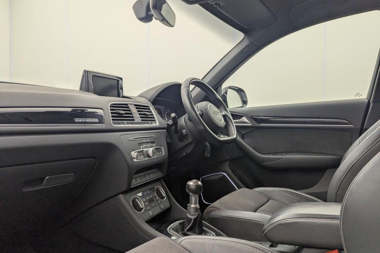 Audi Q3 view 26