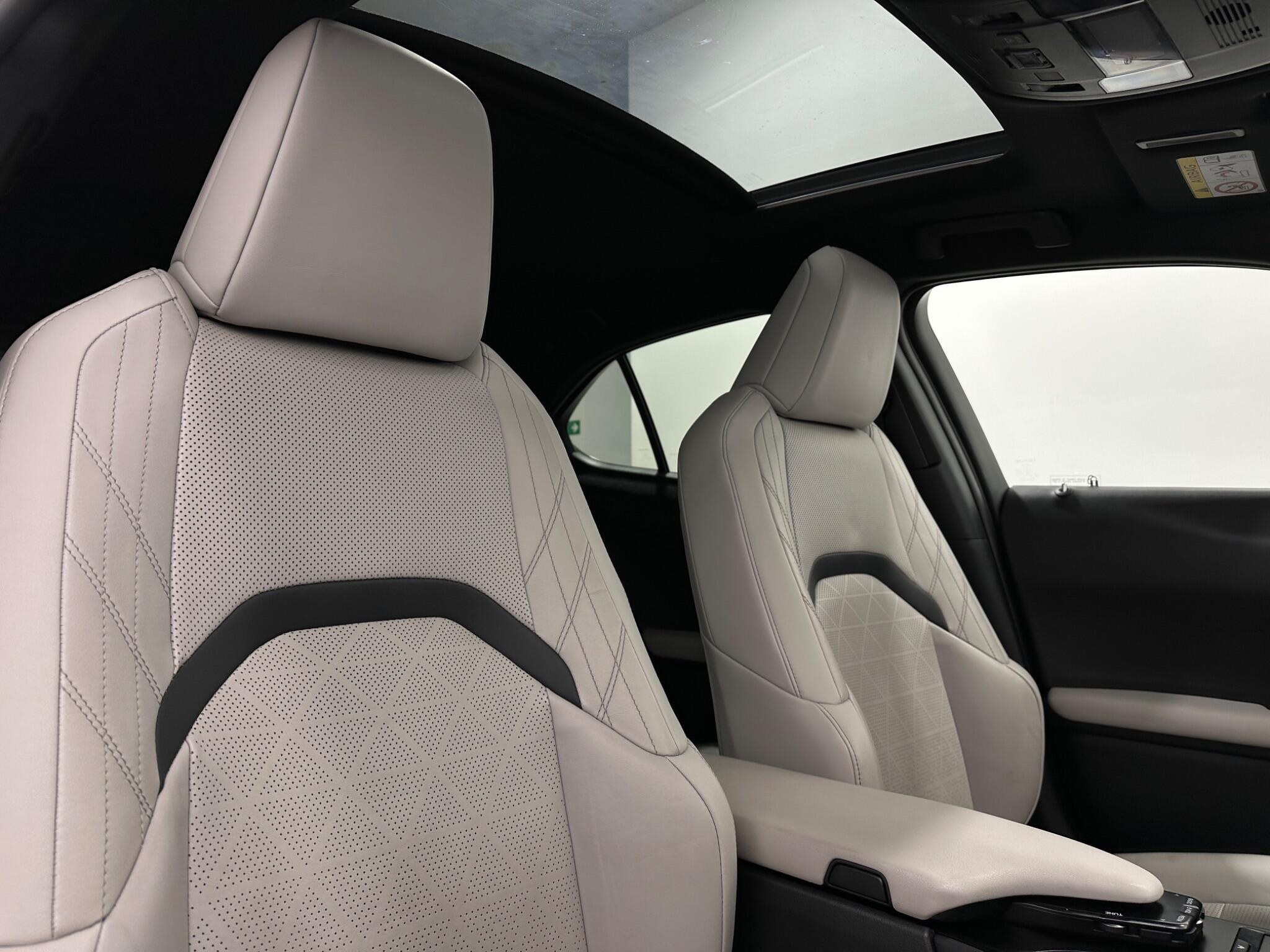 Lexus UX view 33