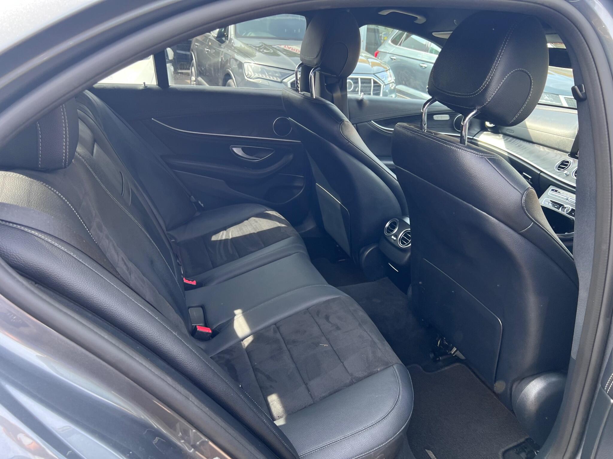 Mercedes-Benz E Class view 31