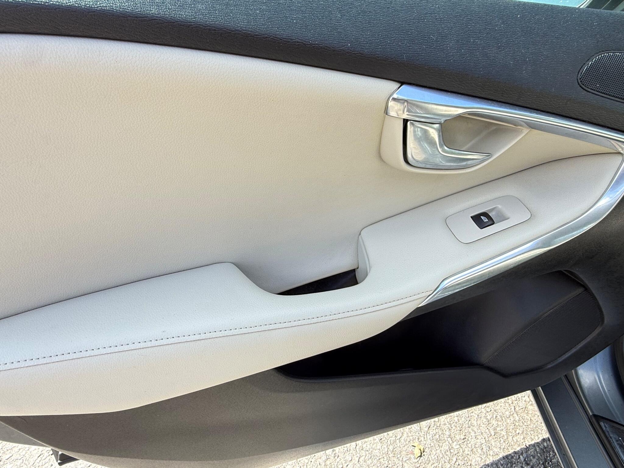 Volvo V40 view 21