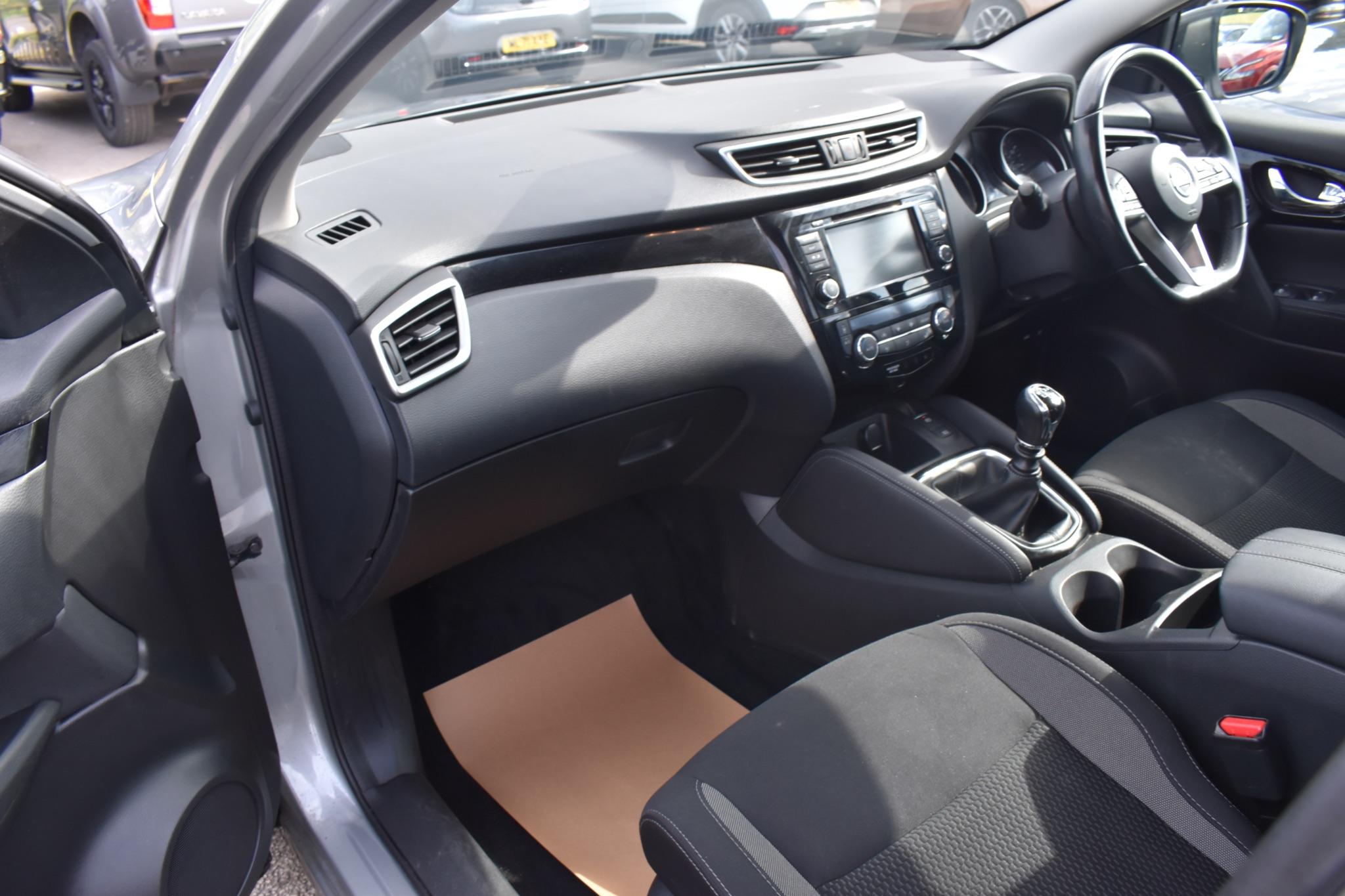 Qashqai - 1.3 DIG-T Acenta Premium Euro 6 (s/s) 5dr - Image 20