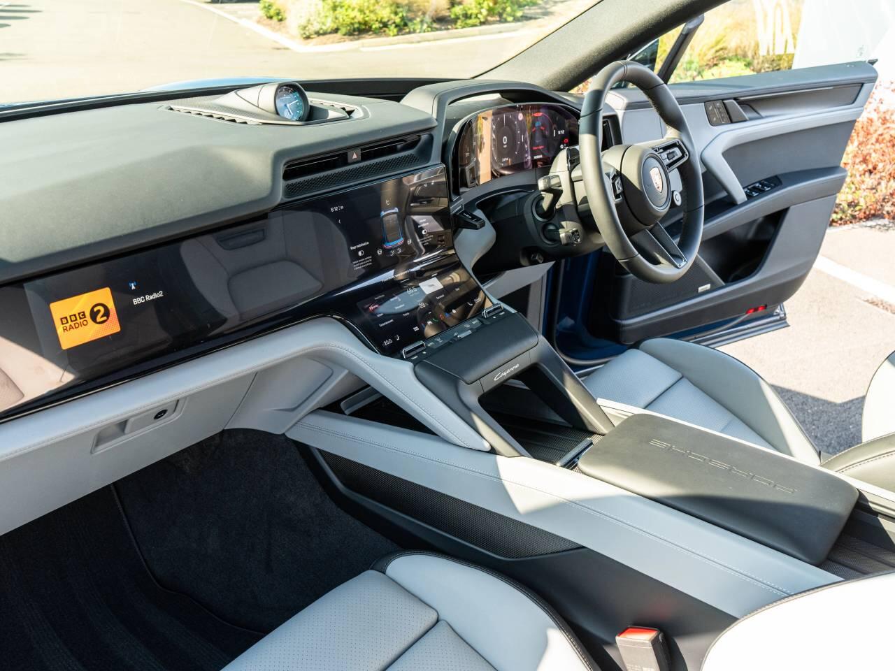 Porsche Cayenne view 41