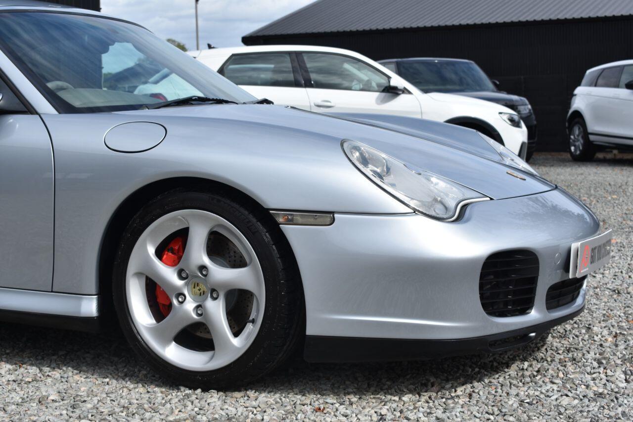 Porsche 911 view 17
