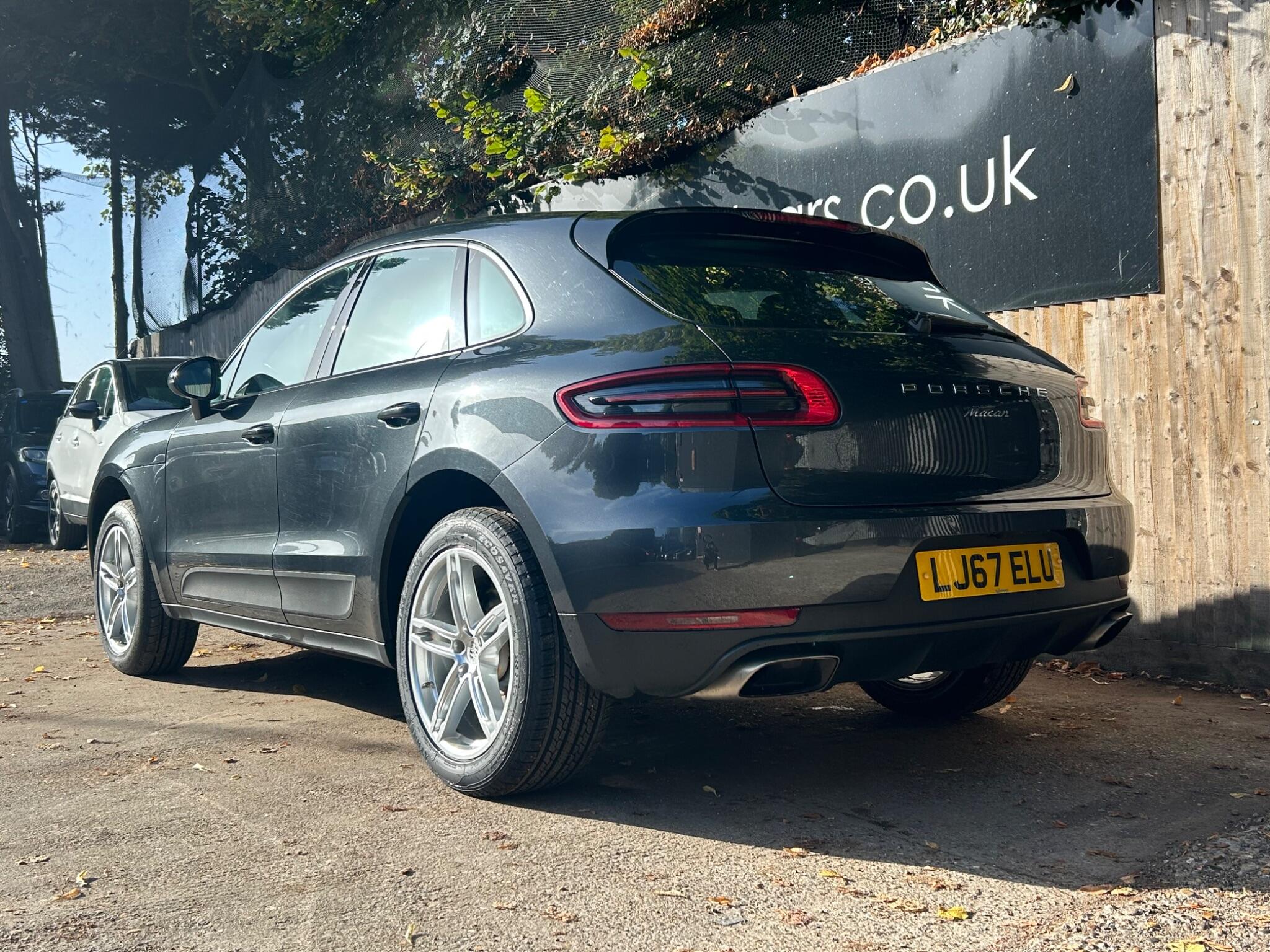 Porsche Macan view 15