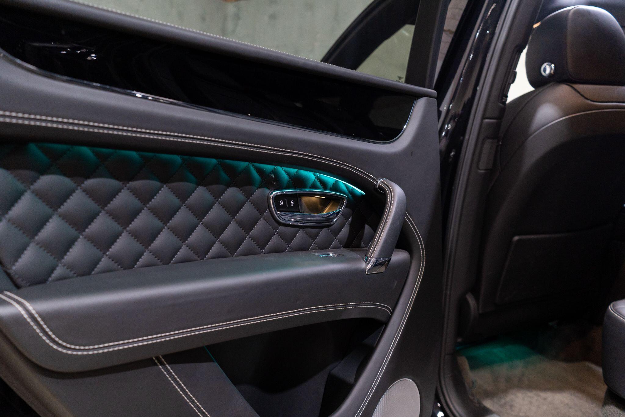 Bentley Bentayga view 21
