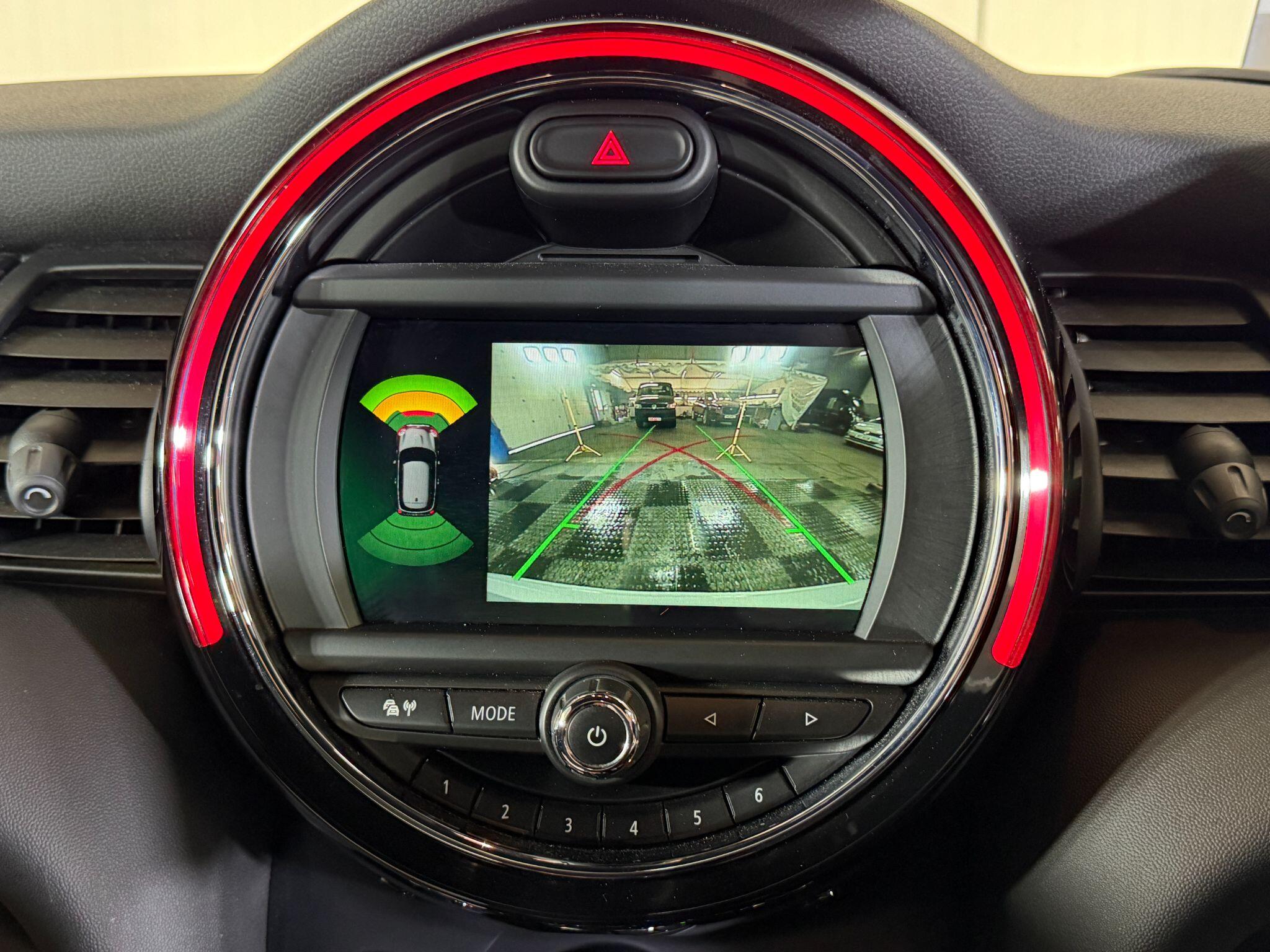 Mini Hatch view 27