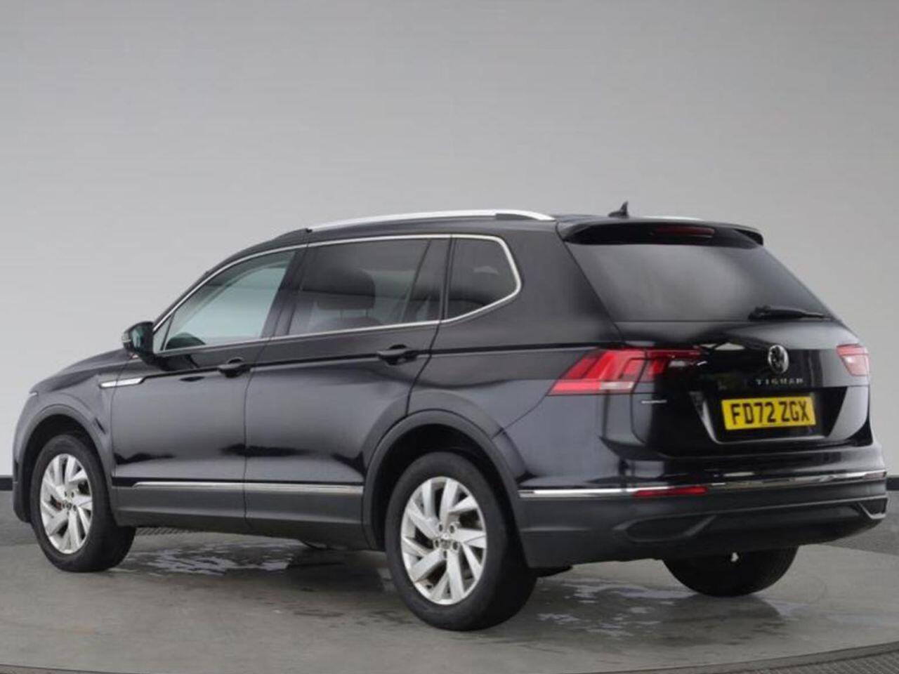 Volkswagen Tiguan Allspace view 3