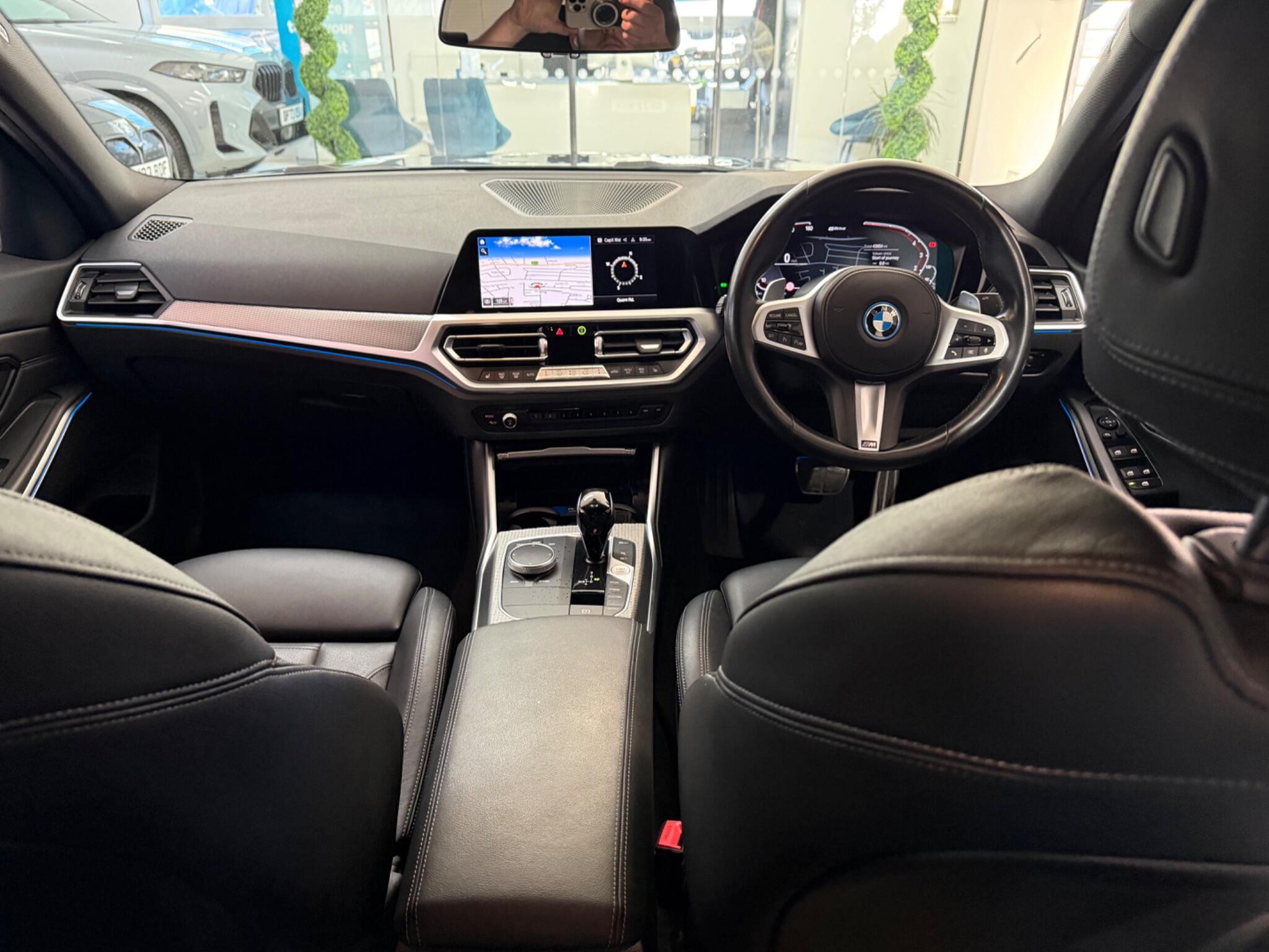 BMW 3 Series view 19