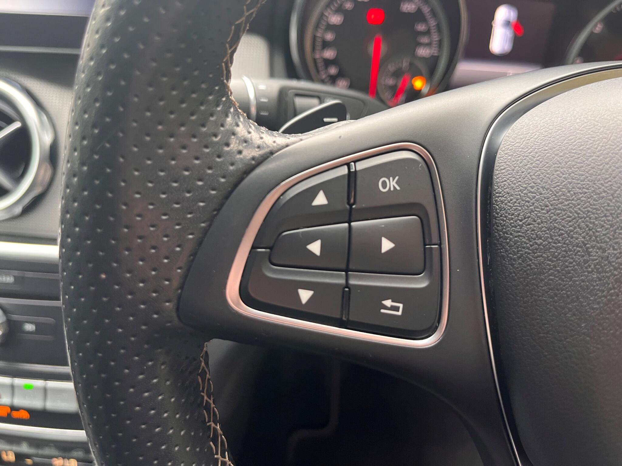 Mercedes-Benz Gla view 26