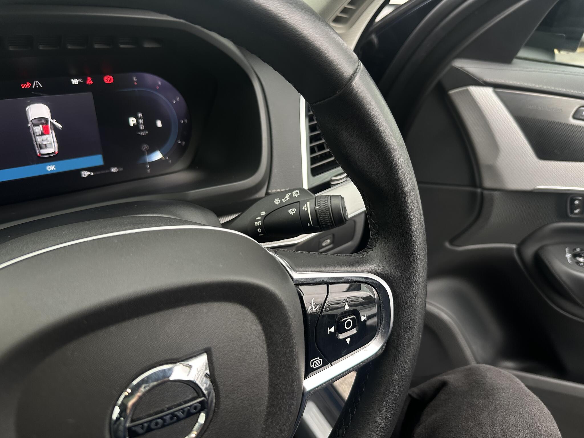 Volvo XC90 view 8