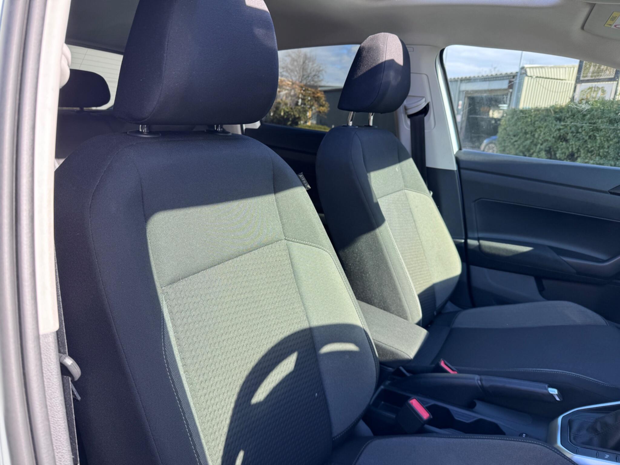 Volkswagen Polo view 4