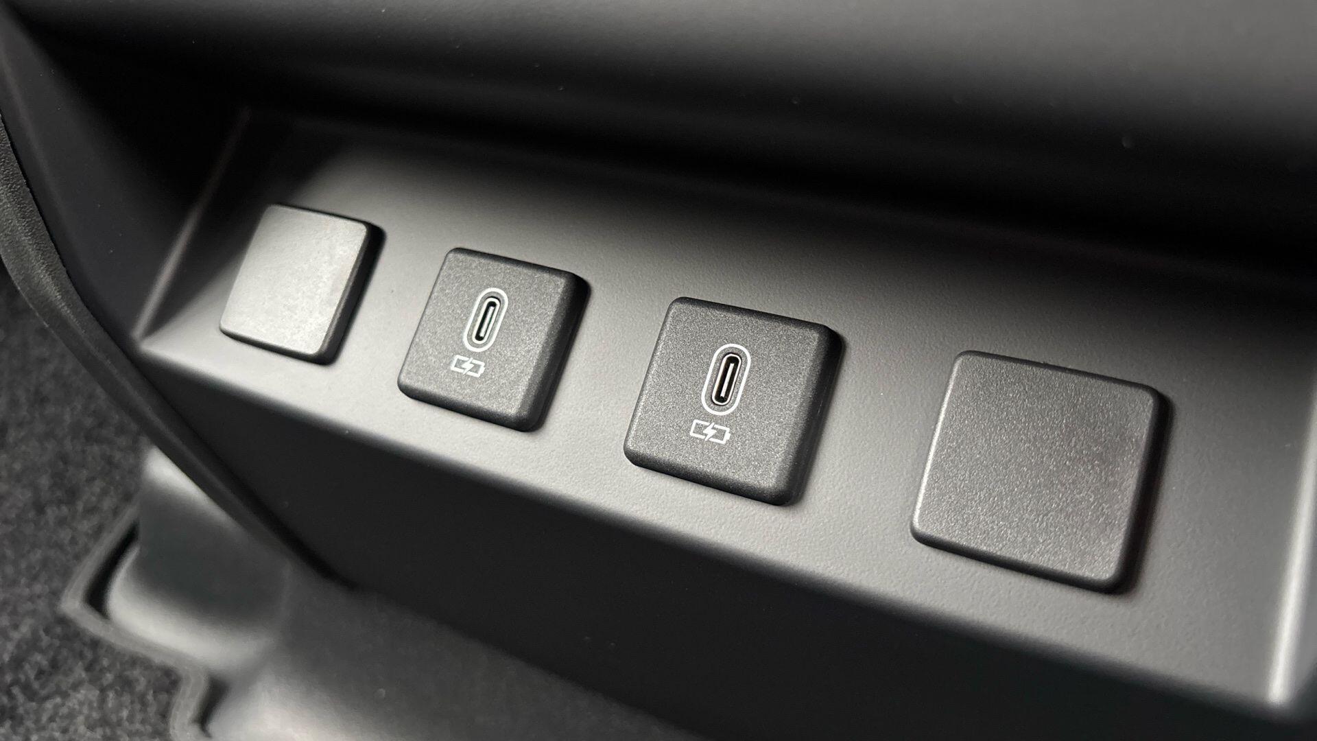 Land Rover Defender view 15