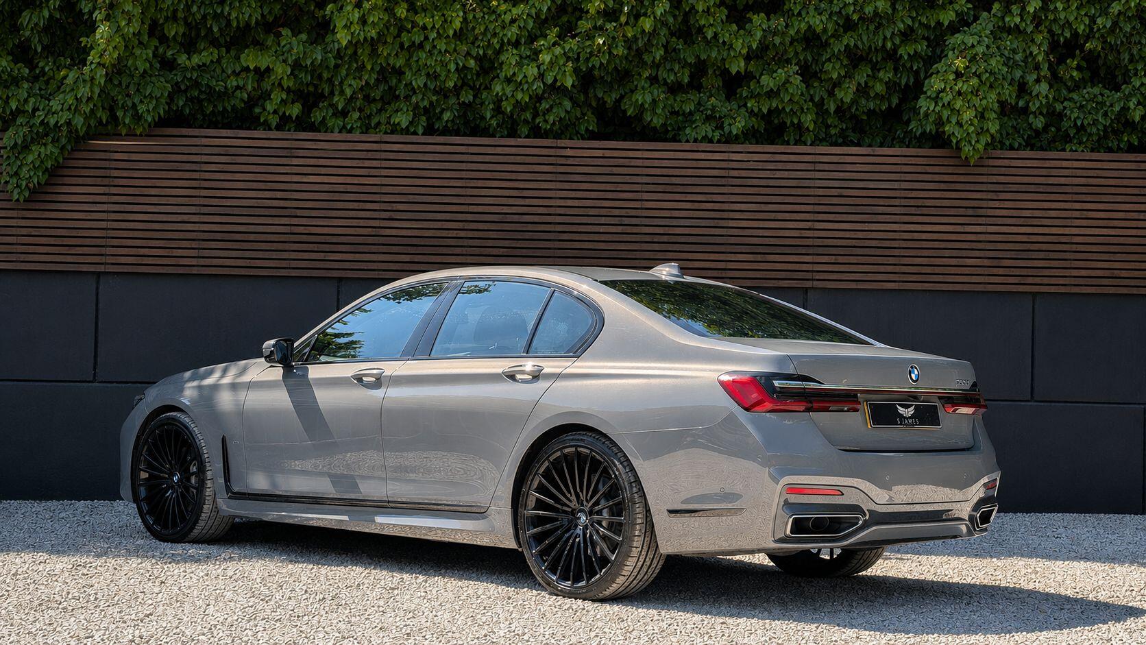 BMW 7 Series view 8
