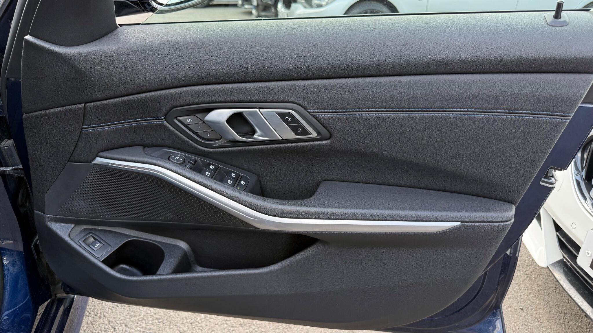 BMW 3 Series view 27