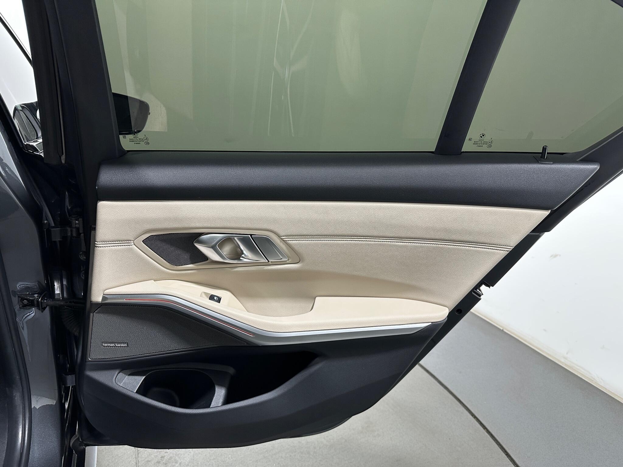 BMW 3 Series view 45