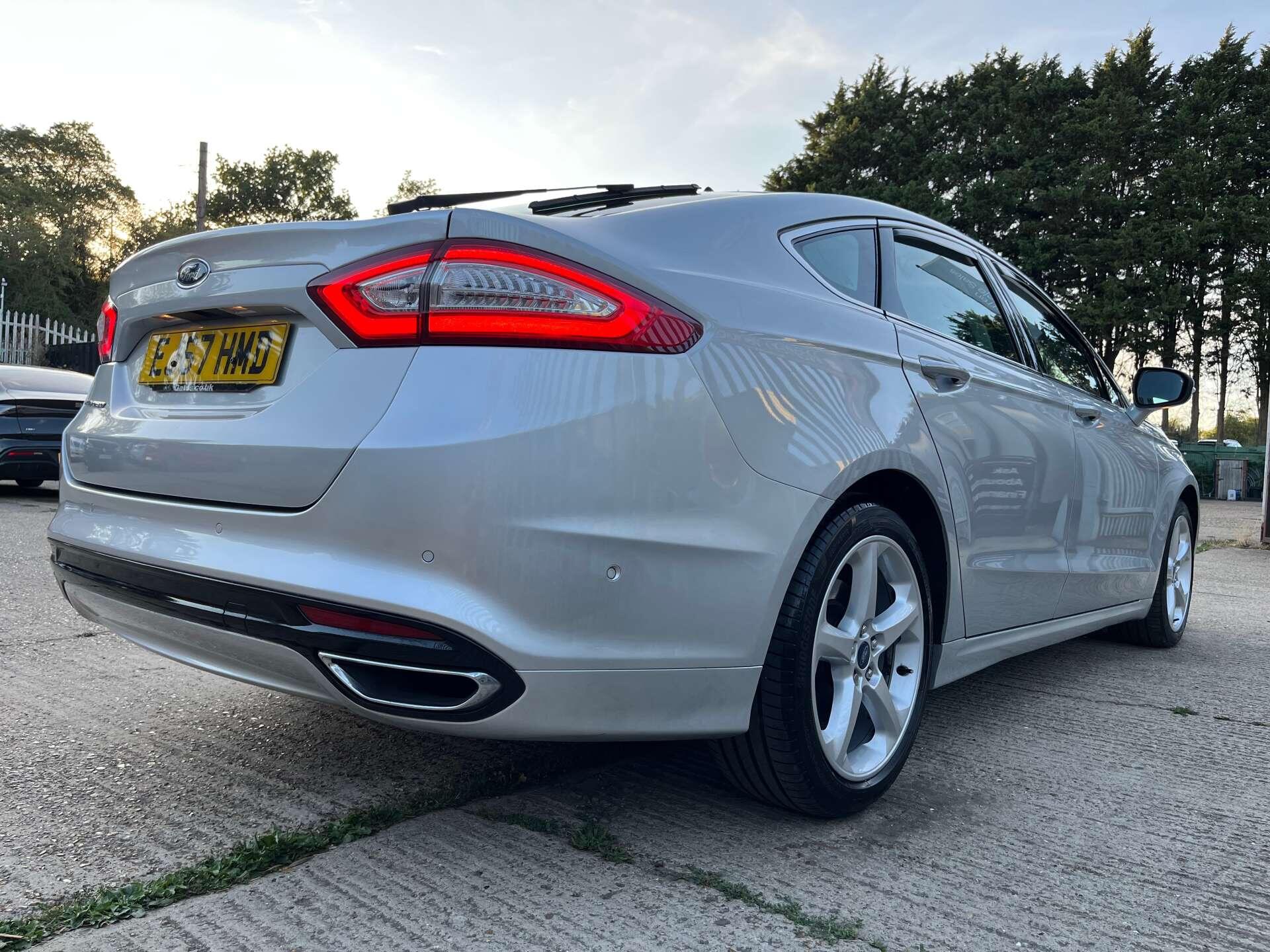 Ford Mondeo view 16