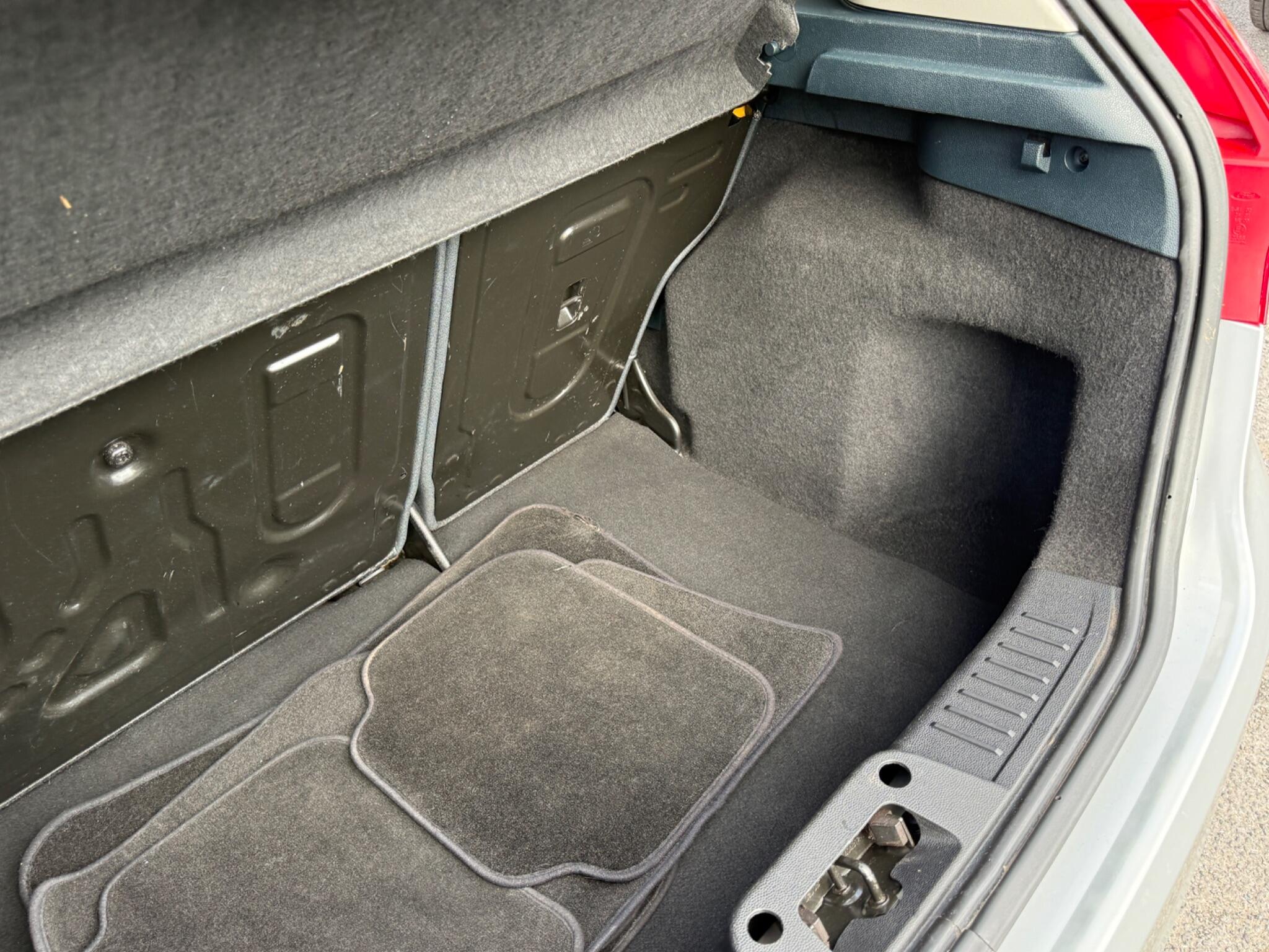 Ford Fiesta - Image 40