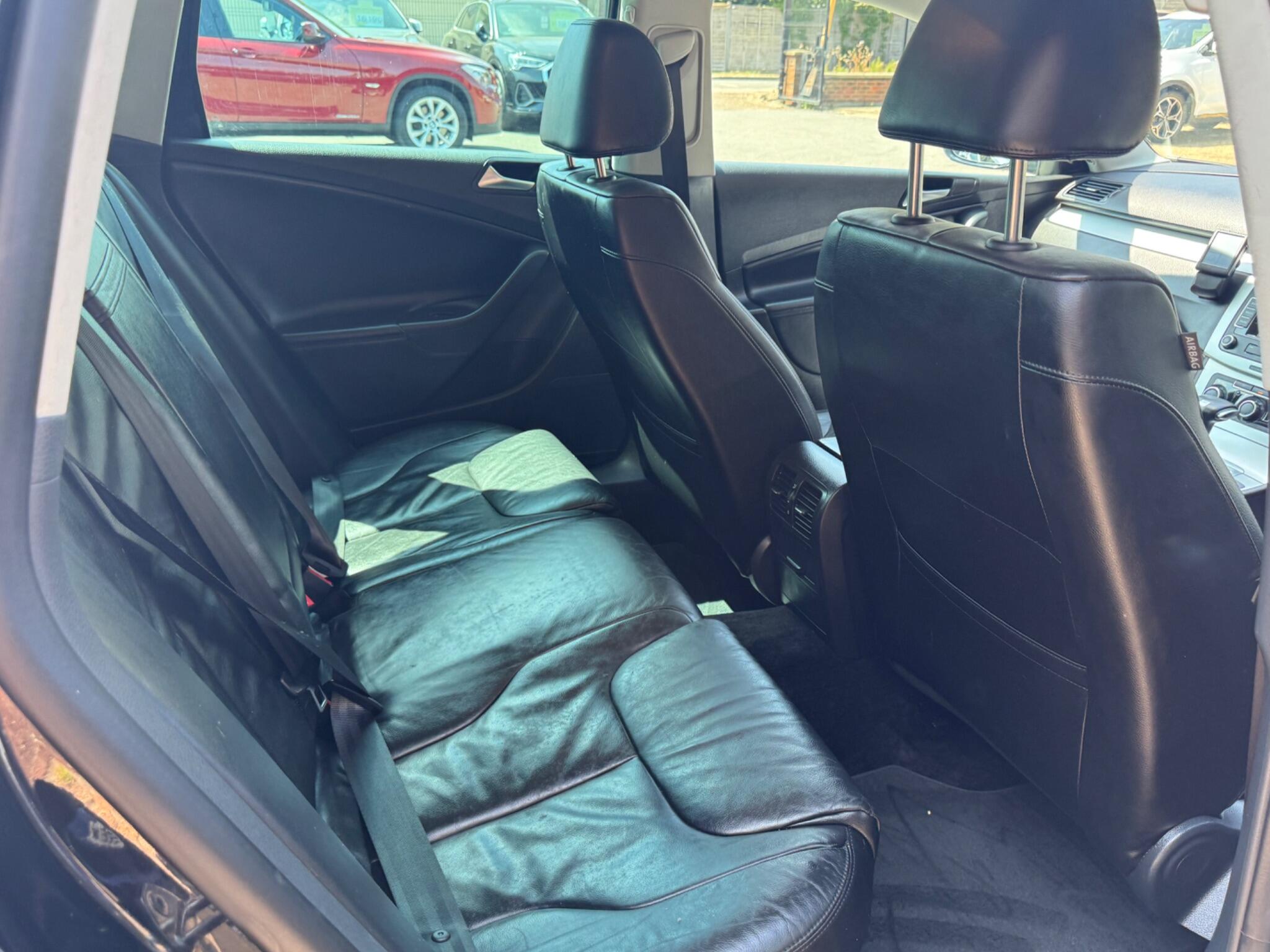 Volkswagen Passat view 8