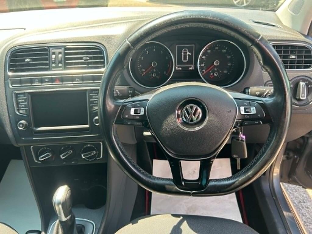 Volkswagen Polo view 8